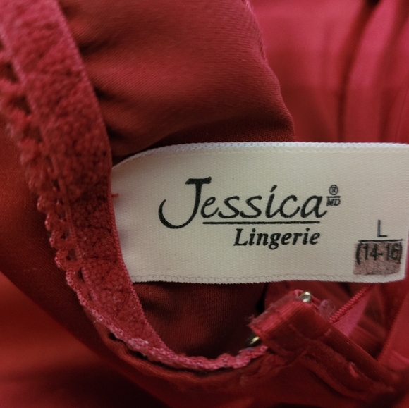 Satiny Lacy Lingerie with adjustable straps. - Picture 6 of 6